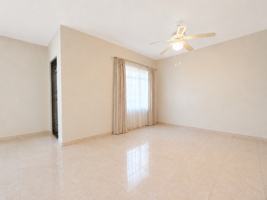 3 Bedroom Property for Sale in Wynberg Upper Western Cape